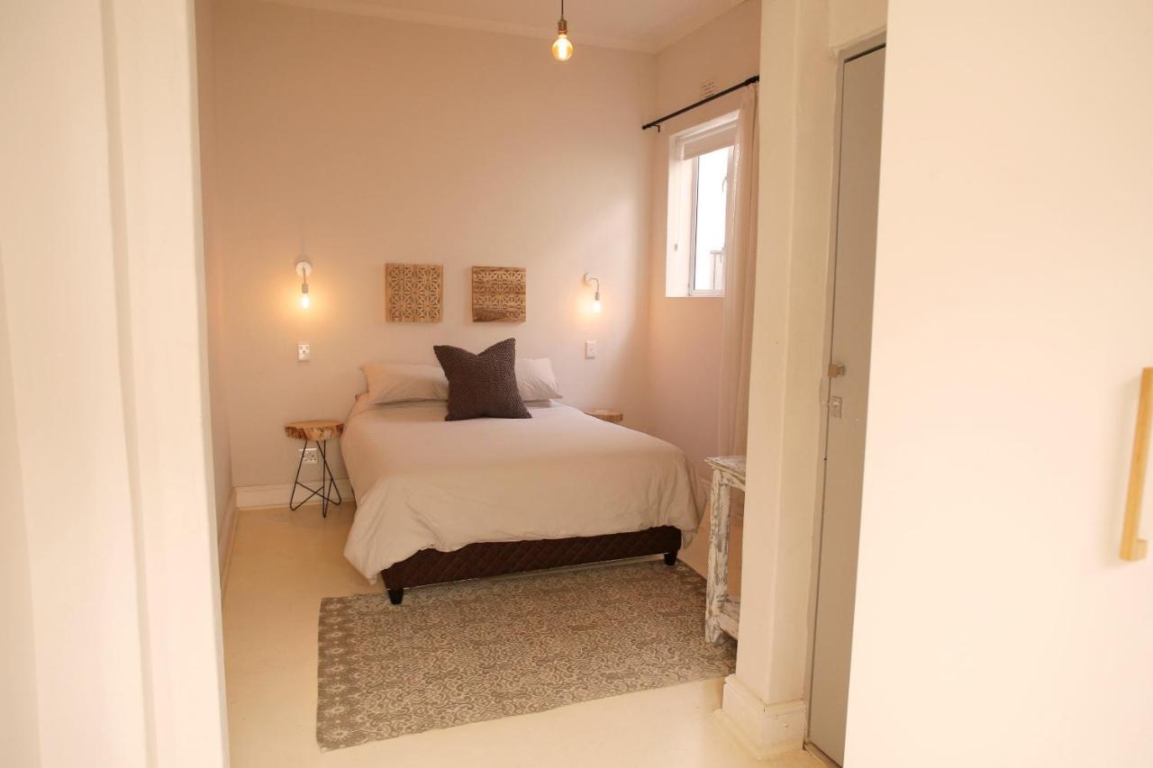 Moy Guesthouse & Backpackers Cape Town Exterior photo