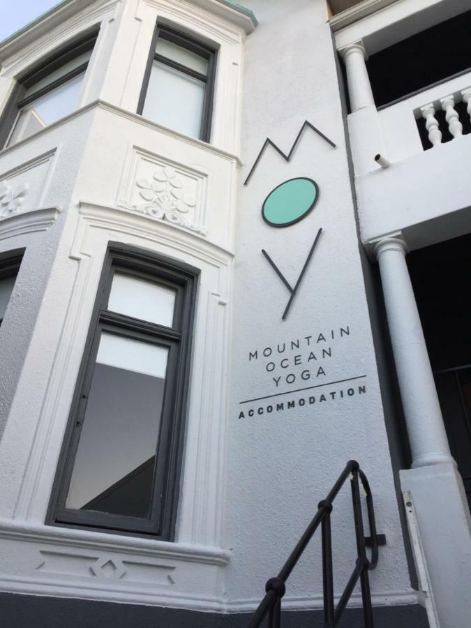 Moy Guesthouse & Backpackers Cape Town Exterior photo