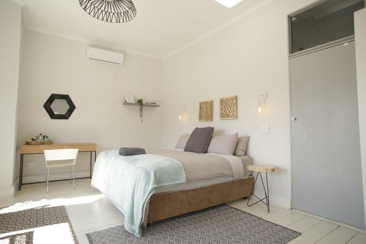 Moy Guesthouse & Backpackers Cape Town Exterior photo
